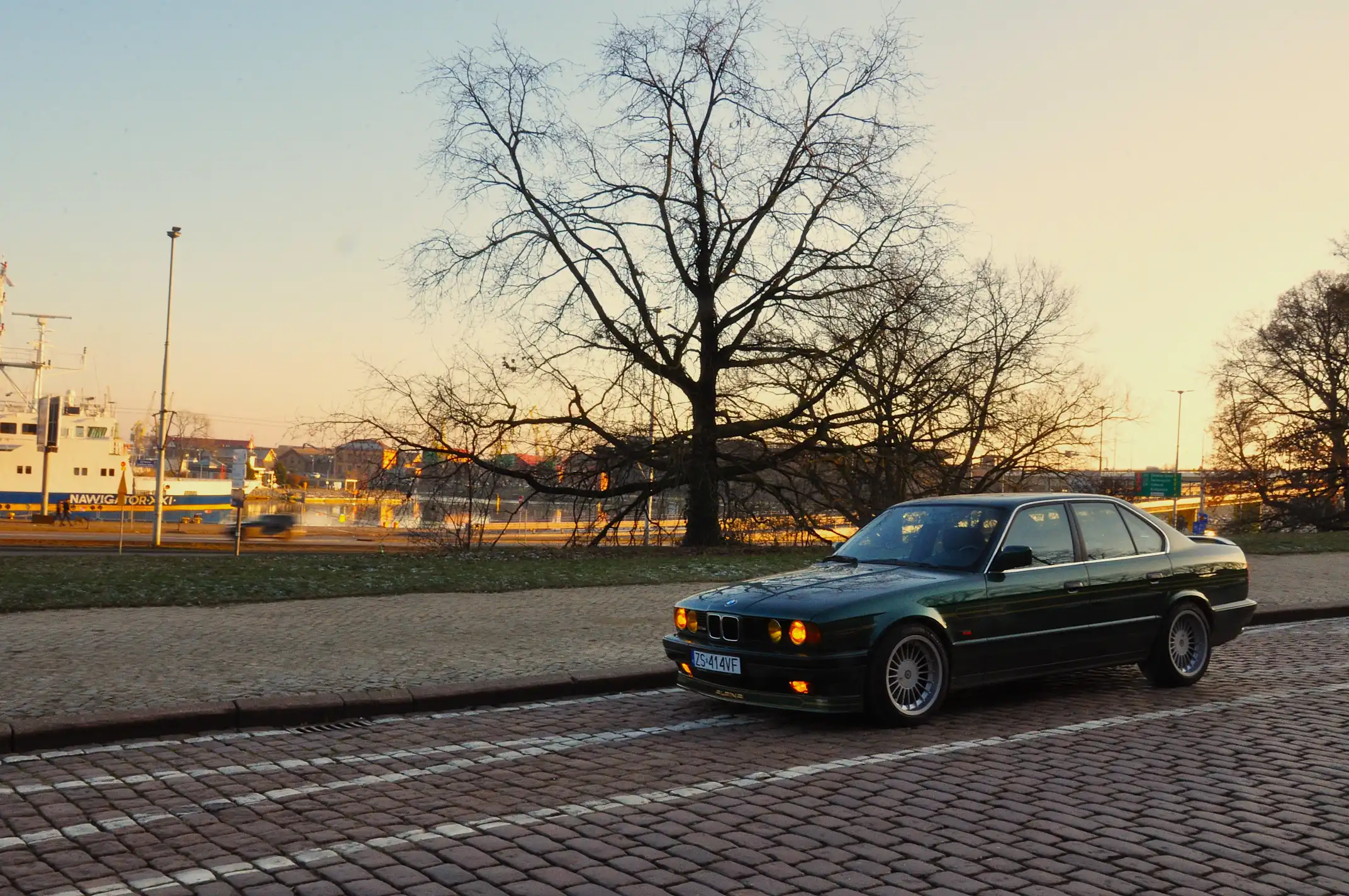 Green ALPINA E34 on the Szczecin waterfront